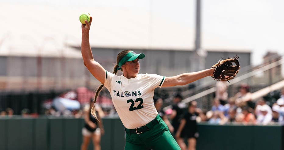 Georgina Corrick tossed a complete game, allowing only one run and four hits, as the Utah Talons took Game 1 of the AUSL Championship 2-1 from the Chicago Bandits.