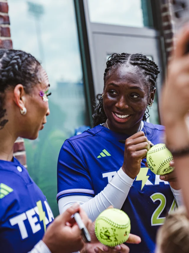 our hearts ð¥¹ð
these incredible women are showing young athletes everywhere that they too can grow up to play professional softball ð¥