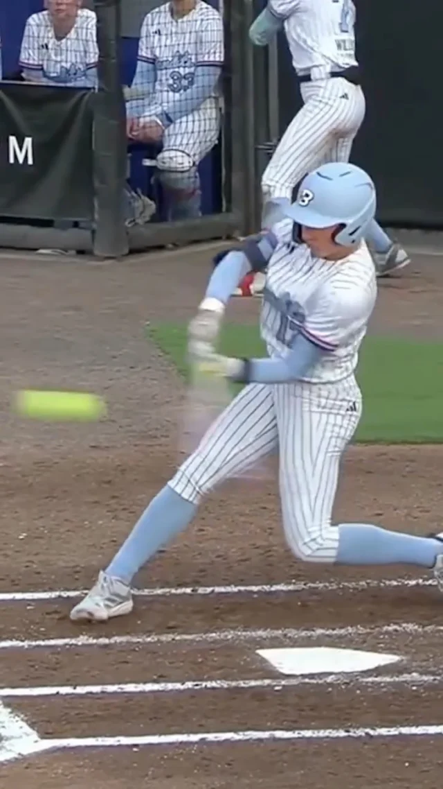 this ball left the yard QUICKLY and ricocheted off the barrier back into the field ð±

second game in a row with a Skylar Wallace bomb! ð£