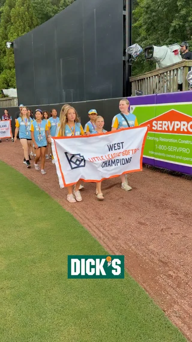 The future of softball is bright in these hands ð¤â¨

@littleleague x @dickssportinggoods