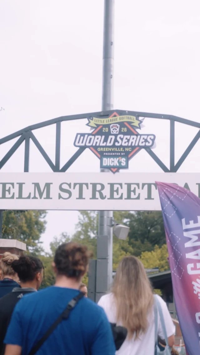 What an honor to spend time at the @littleleague Softball World Series and show the next generation what they can achieve ð¥â¨

presented by @dickssportinggoods