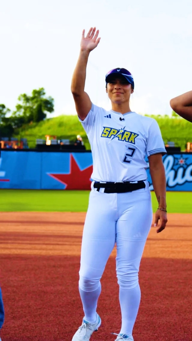 the first-ever @rawlingssb Gold Glove Award recipient, Sydney Romero ð¤©