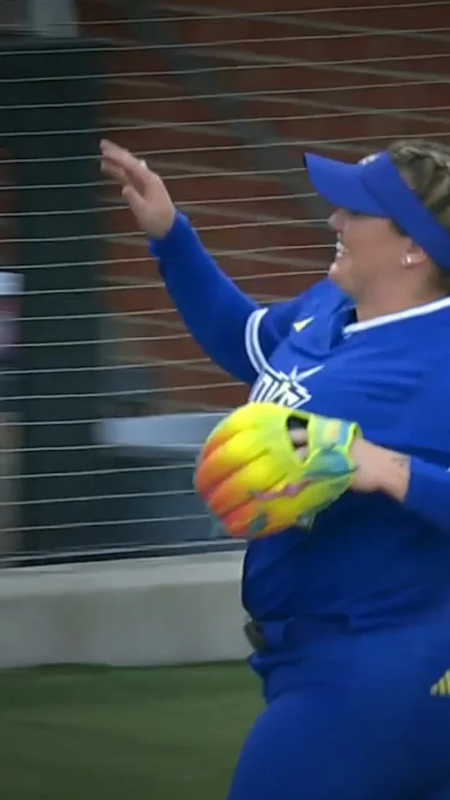 HOW DID SHE MAKE THIS THROW?! ð¤¯