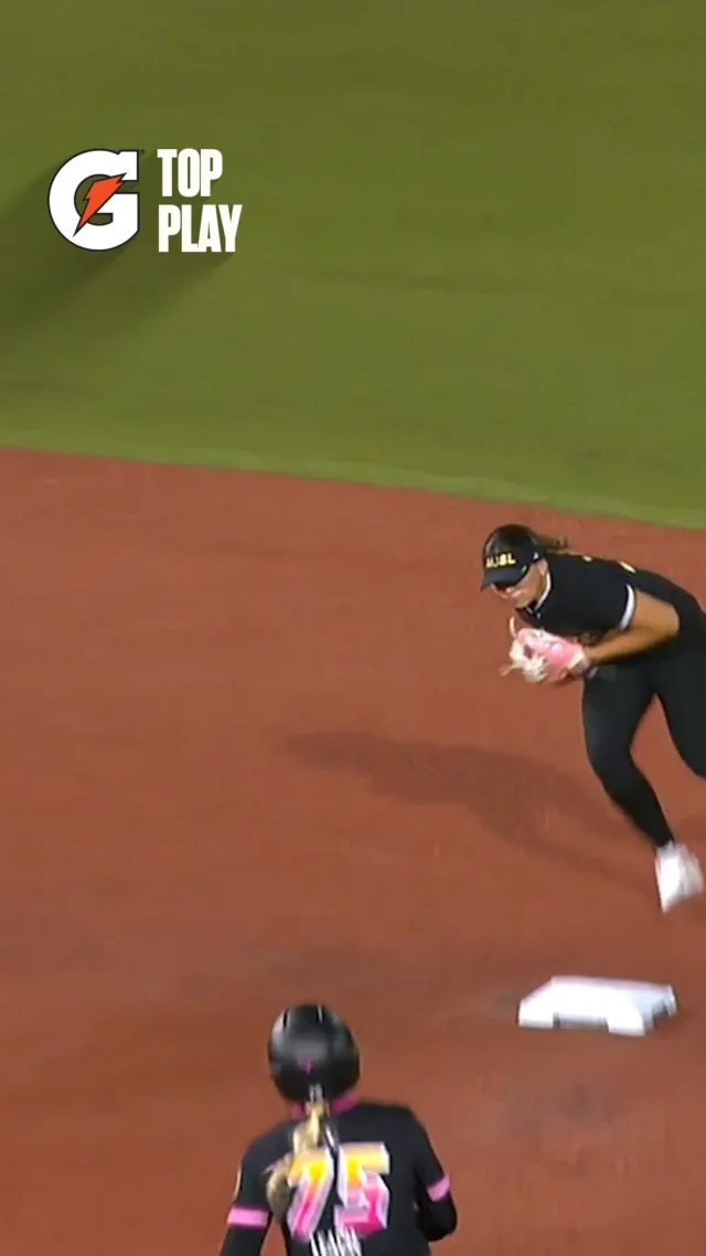 why not take it yourself for the 6-3 double play to get out of the jam? ð¤¯ð®âð¨

top play presented by @Gatorade