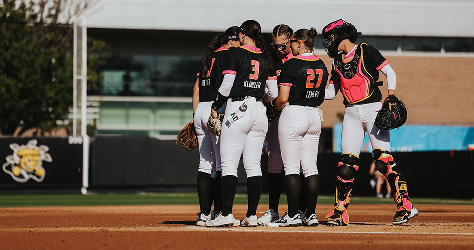 Blaze team huddles at the pitcher's circle