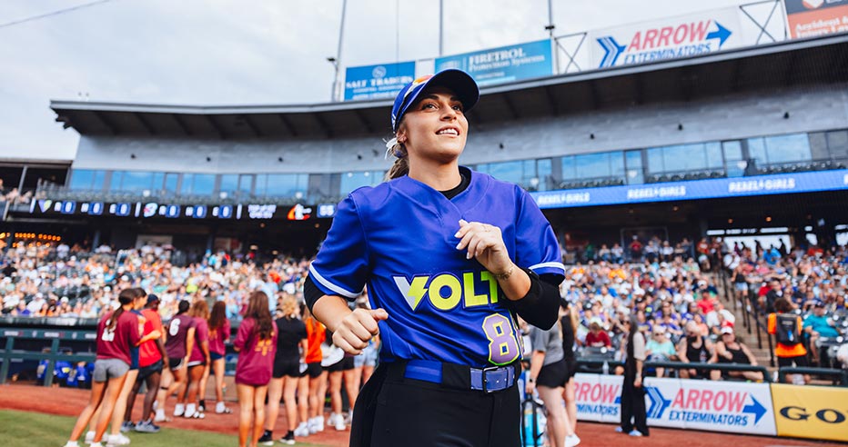 Ciara Briggs jogs on to the field for the Volts in 2025.