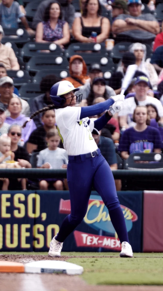 got the smooooooothest swing in the league @_tiarejennings