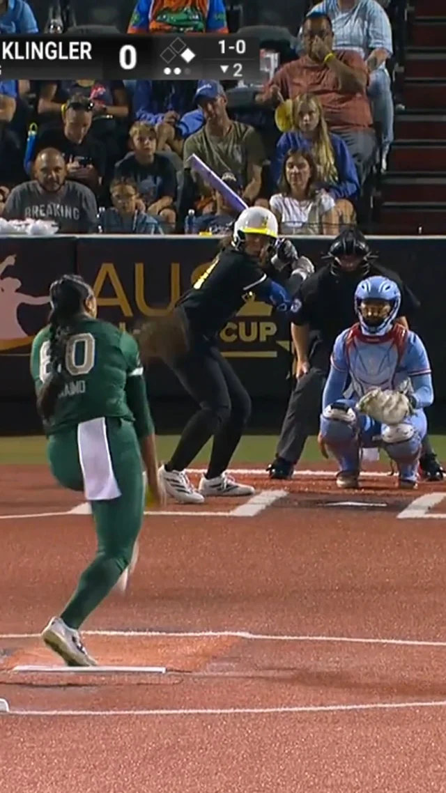 Amari brings in Syd for the first run of the game!