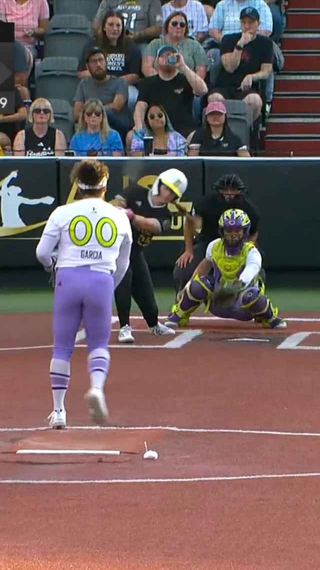 SYDNEY MCKINNEY TRIPLE! â¡ï¸